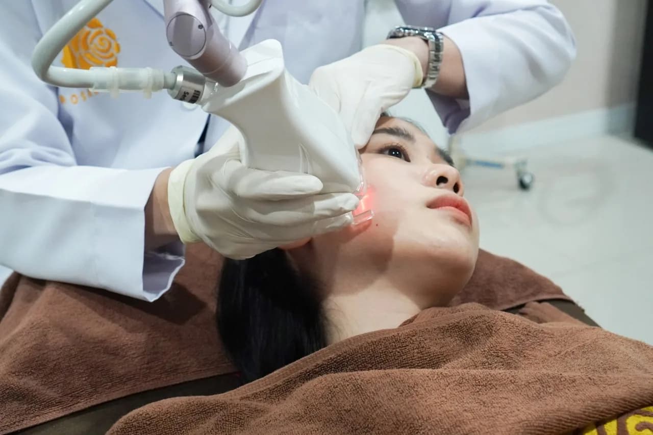 ลดรูขุมขน ที่โรสเบลล์คลินิก (Rosabelle Clinic)